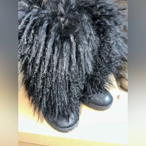 Womens Black Bear Paw Boots. Size 7